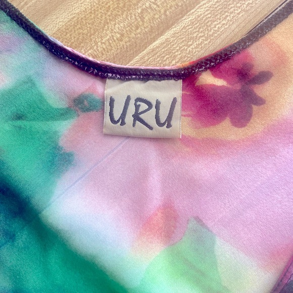 Uru Silk Sleeveless Top- one size - Picture 2 of 6